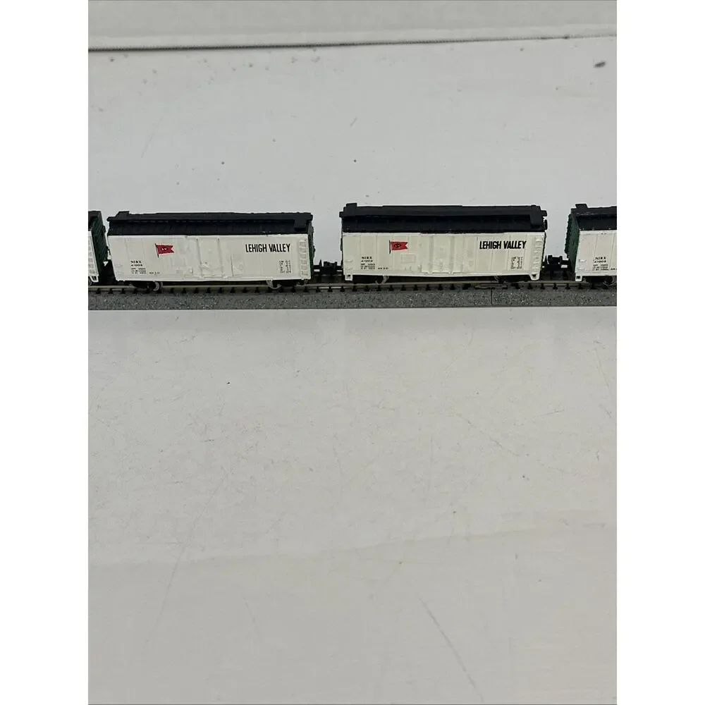 N Scale 5 Bachmann Lehigh Valley 40’ boxcars for with Rapido couplers